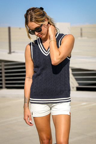 Hanalei Vest - Navy White *Restocks in January
